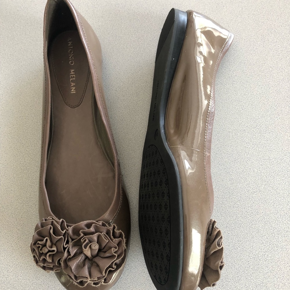 Antonia Melani flats, nwot size 9